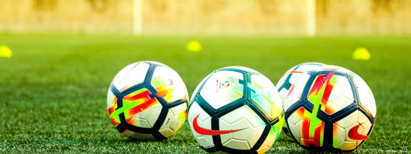 体育赛事数据可视化大屏展示图 - 包含积分榜、射手榜、实时热力图等多种图表